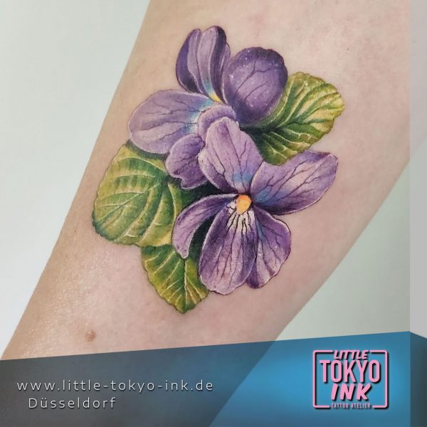 BARBARA Tattoo-Artist, Violet flowers