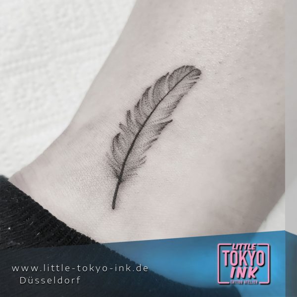 BARBARA Tattoo-Artist, Feder