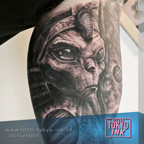 BARBARA Tattoo-Artist, Ausserirdischer