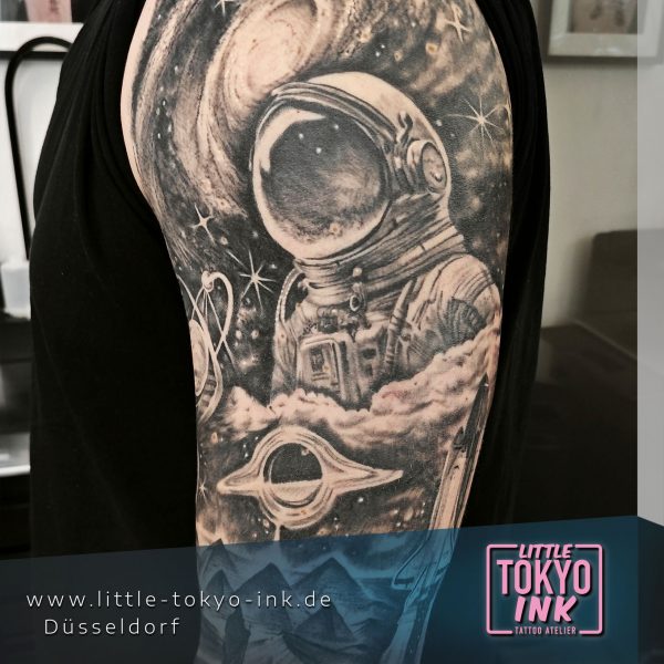 BARBARA Tattoo-Artist Raumfahrer